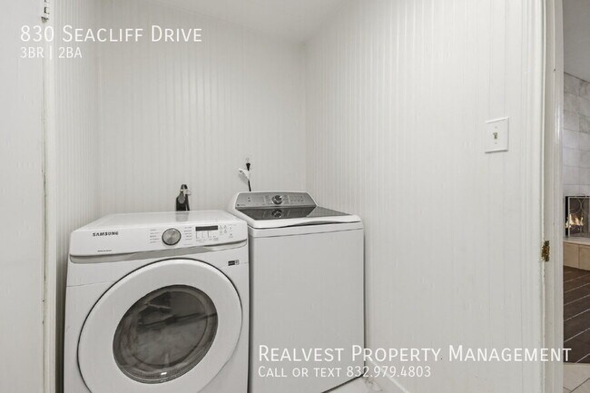 Building Photo - 830 Seacliff Dr