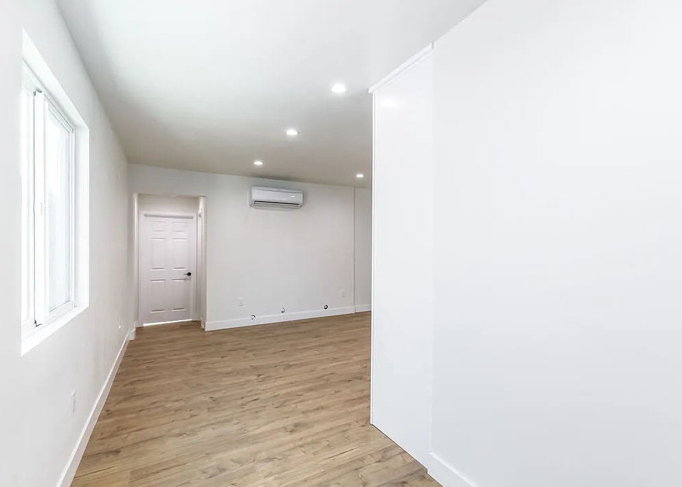 Building Photo - 15808 Chatsworth St