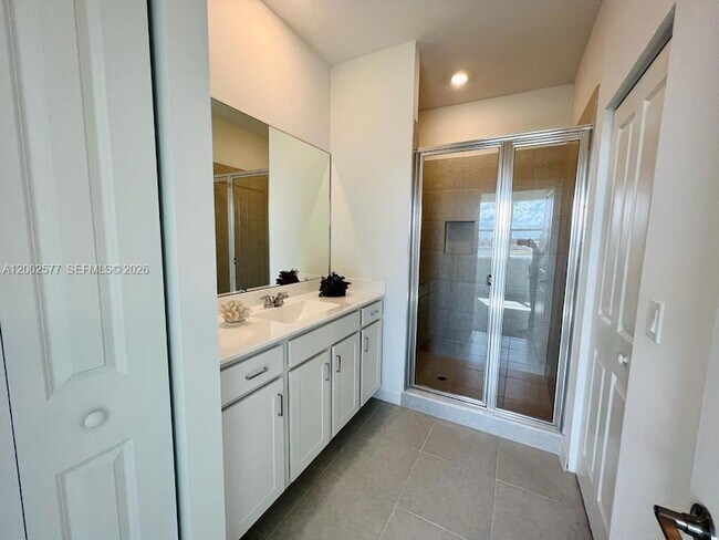 Building Photo - 212 SE Woodbark St