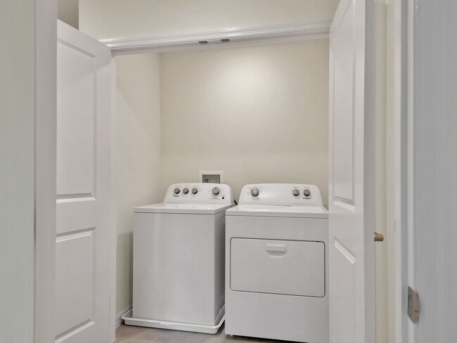 Building Photo - 6585 SW 81st Lp