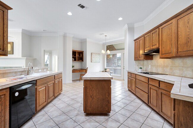 Building Photo - 26 Silverhorn Dr