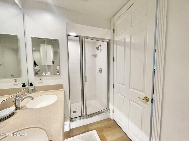Building Photo - Furnished Harbour Village Condo!