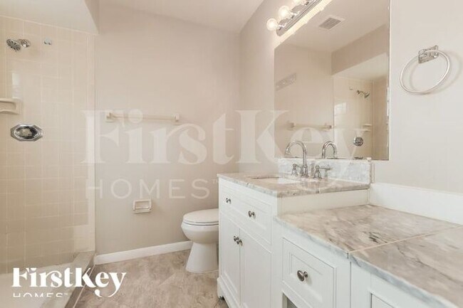 Building Photo - 6802 Rosemary Dr