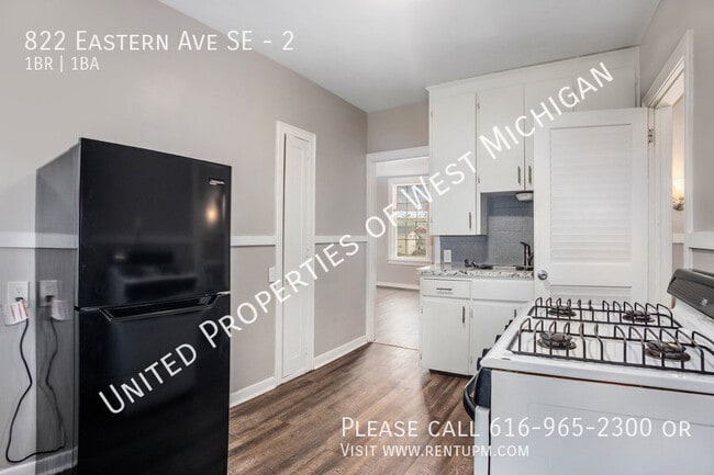 Building Photo - 822 Eastern Ave SE