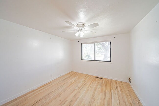 Building Photo - Spacious