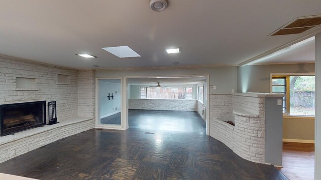 Building Photo - 5143 S Richmond Ave