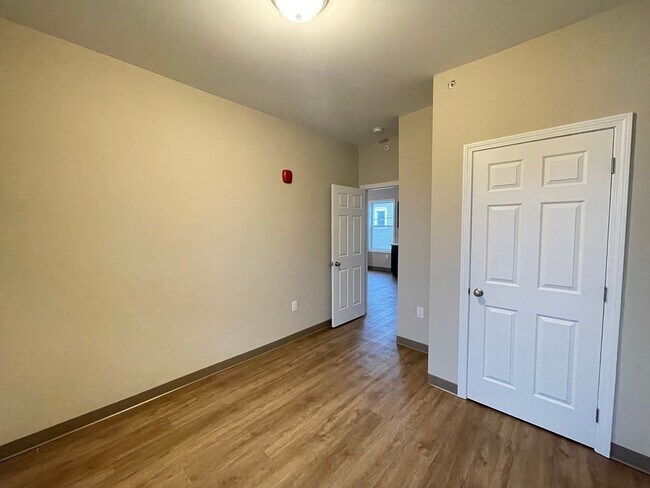 Building Photo - 463 Beech St