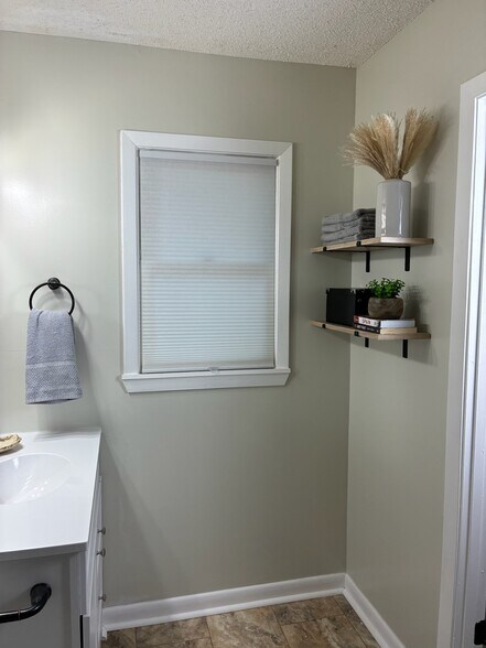 Building Photo - 410 Etowah Ave