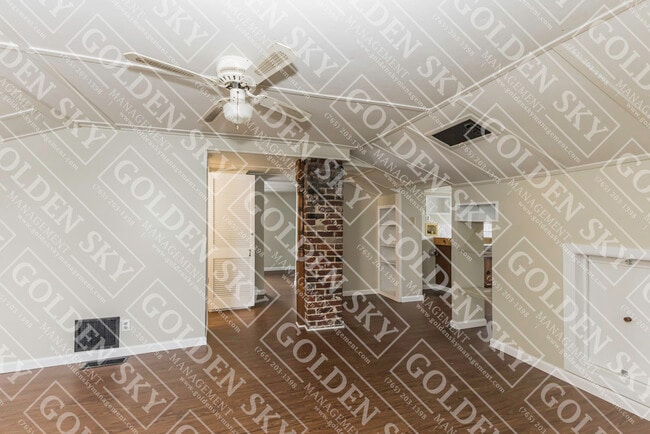 Building Photo - 219 W Memorial Dr