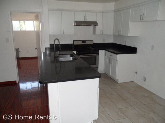 Building Photo - 251-251 Avenida Del Poniente