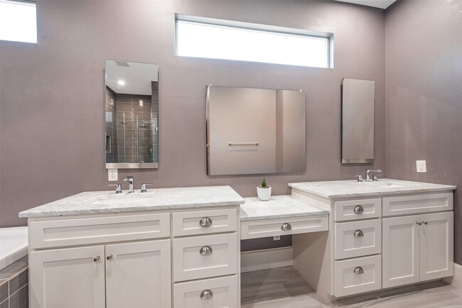 Building Photo - 212 W 6th St