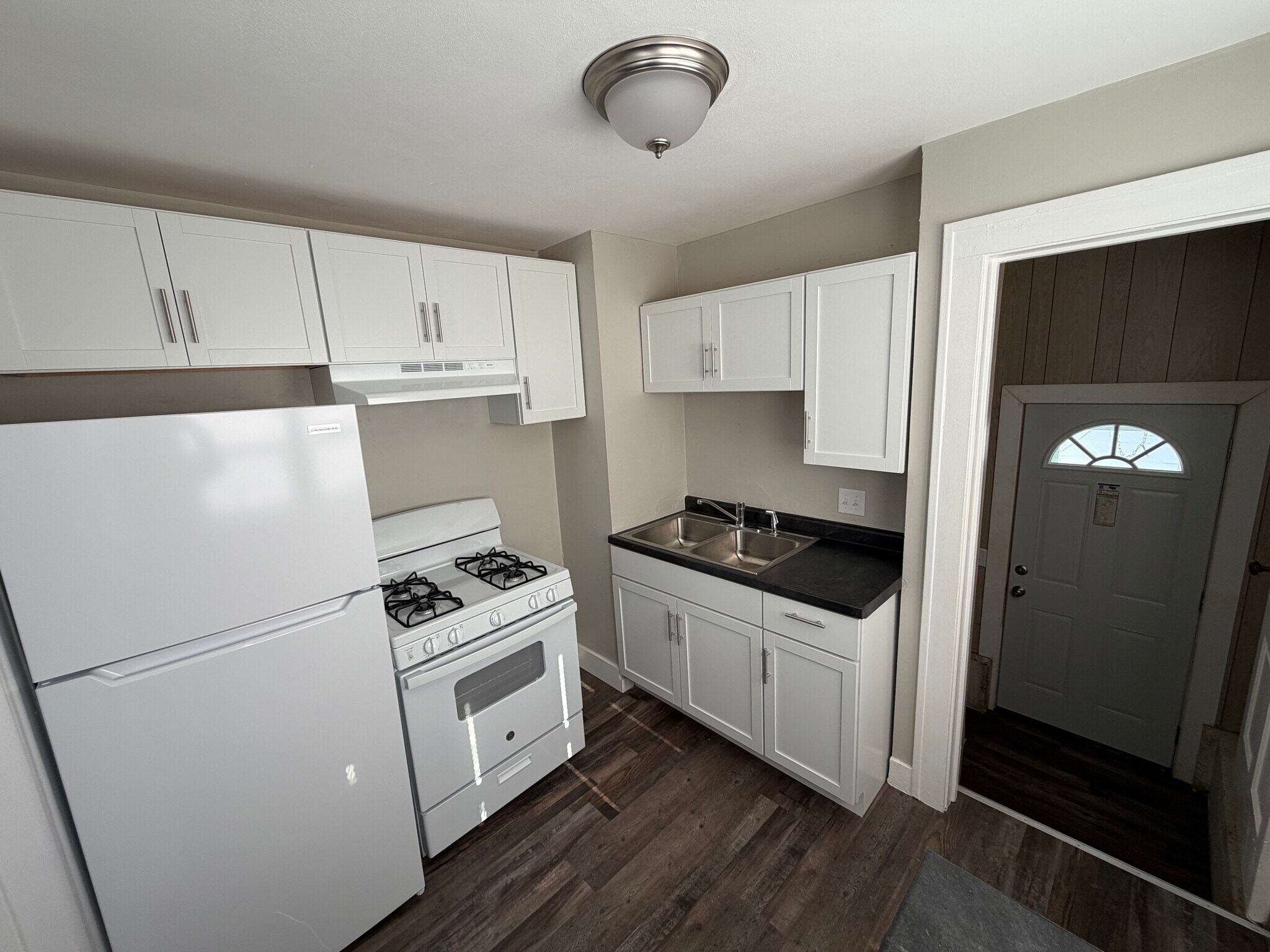 Building Photo - 405 Rock St