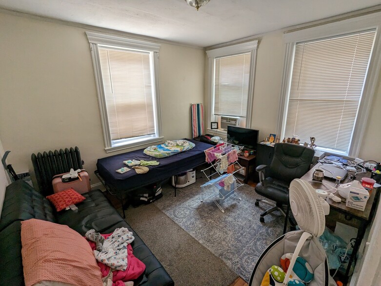 Building Photo - 364 Riverway