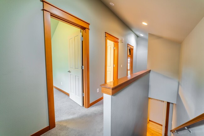 Building Photo - Beautiful 2BR/1.5BA Corner Townhome in the...