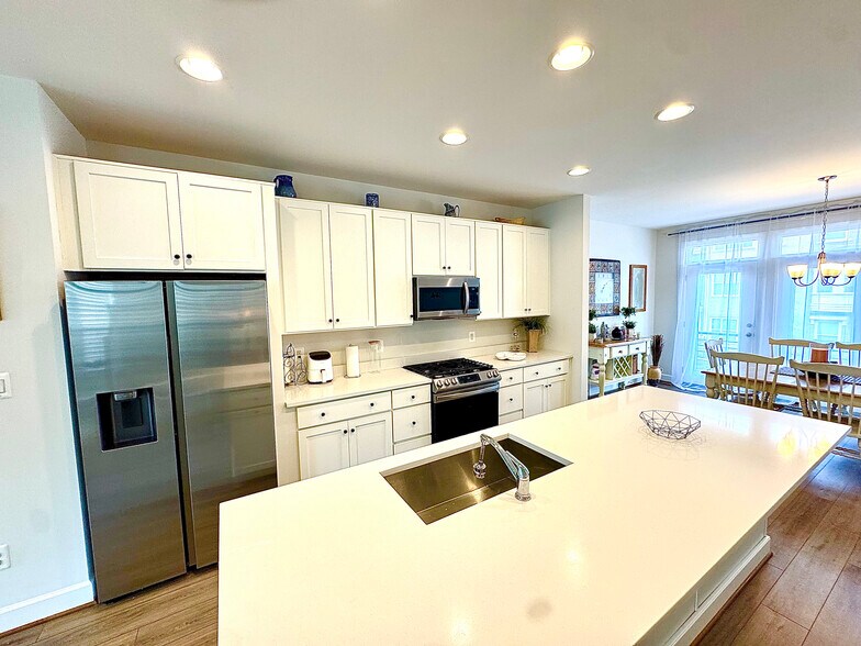 Kitchen - 5205 Ridgeview Retreat Dr