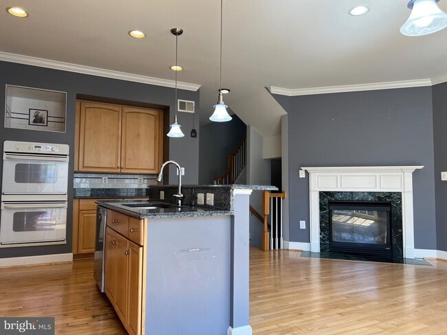 Building Photo - 787 Vestal St