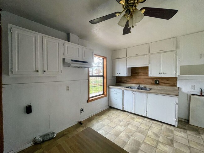 Building Photo - Snyder’s Cozy Corner – Modern Comfort, Classic Charm