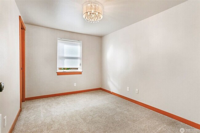Building Photo - 900 SW Elmgrove St