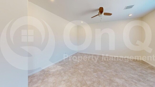 Building Photo - 8021 S Silver Lillie Way