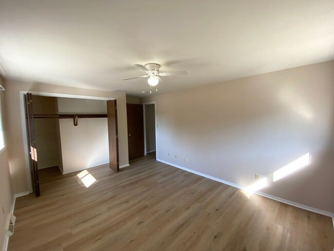 Building Photo - 2 Bedroom, 1.5 Bath Duplex Available for R...