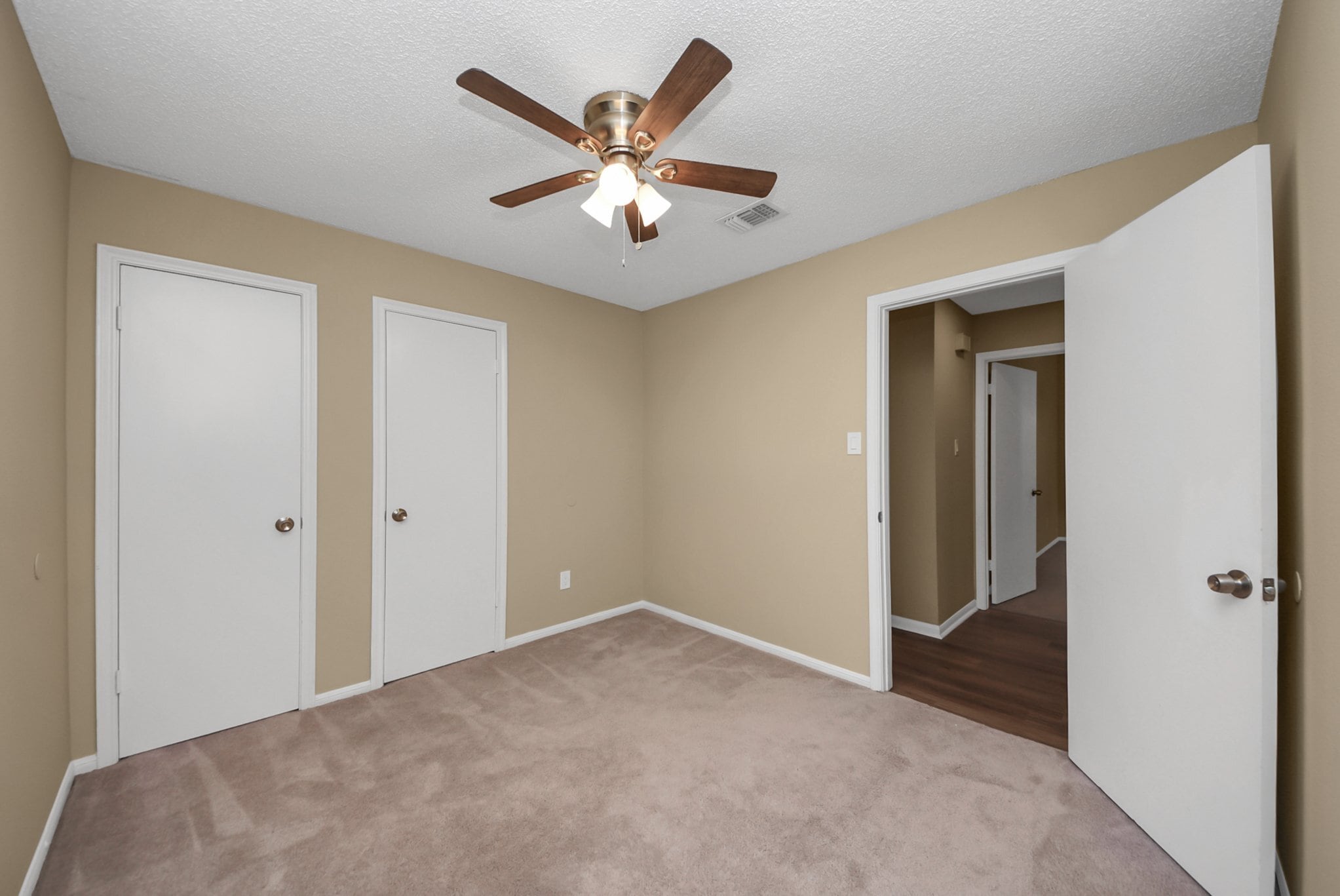 Building Photo - 15 Brentwood Oaks Ct