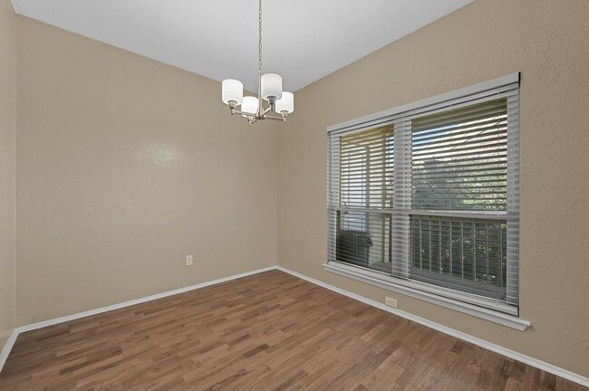 Building Photo - 3100 Devonshire Dr