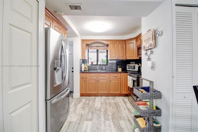 Building Photo - 6604 SW 113th Ave