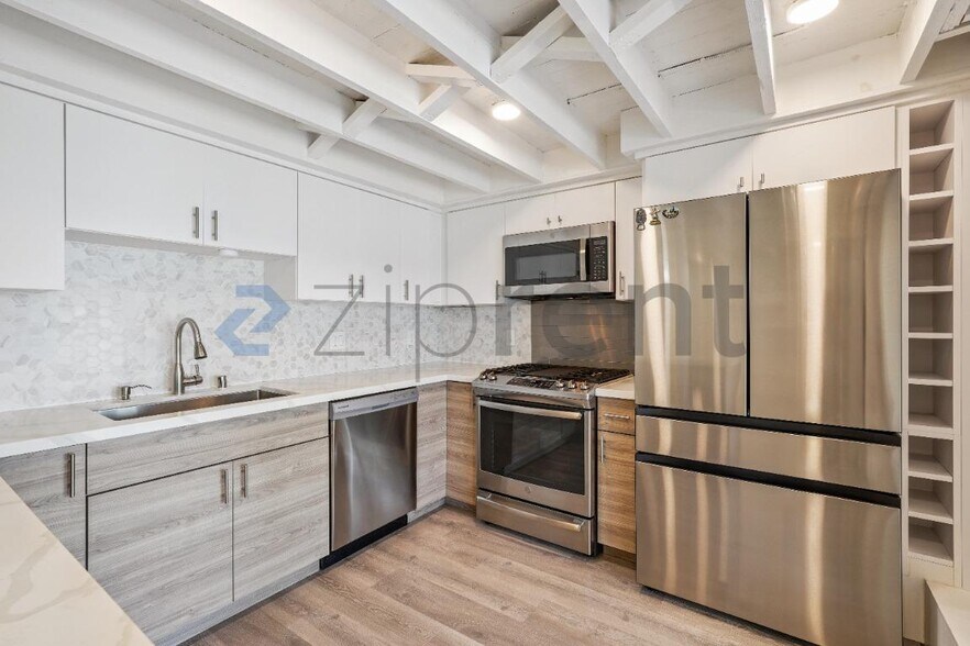 Building Photo - Unit