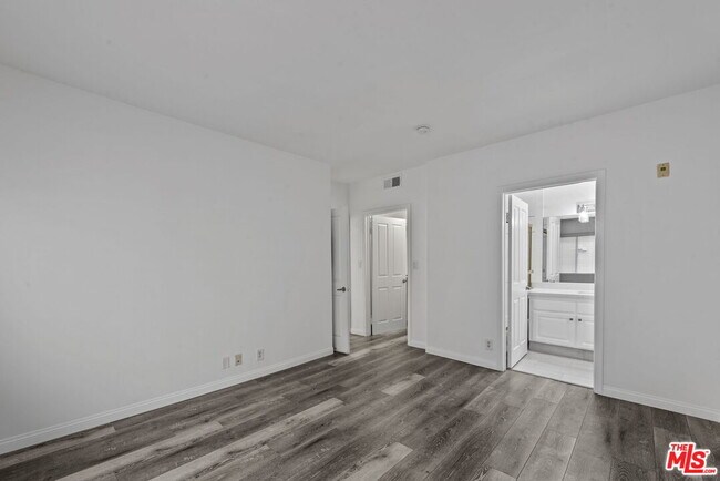 Building Photo - 1811 Manning Ave