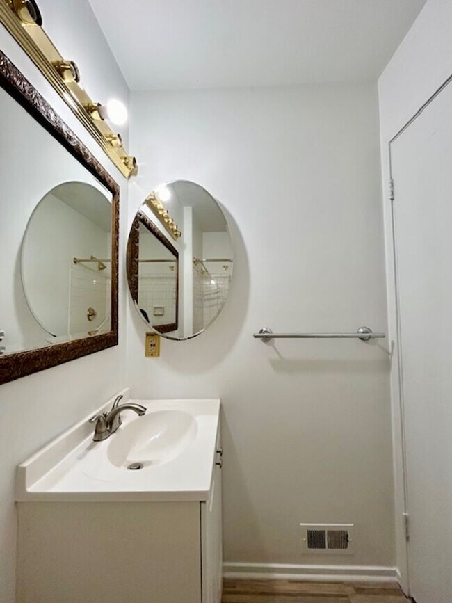 Building Photo - 9 Long Green Ct