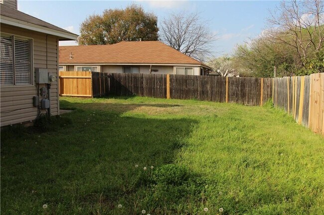 Building Photo - 605 Elder Way