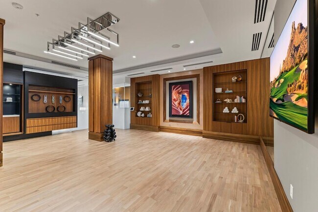 Building Photo - 6587 N Palmeraie Blvd