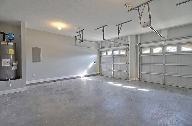 Building Photo - 566 Burke Dr