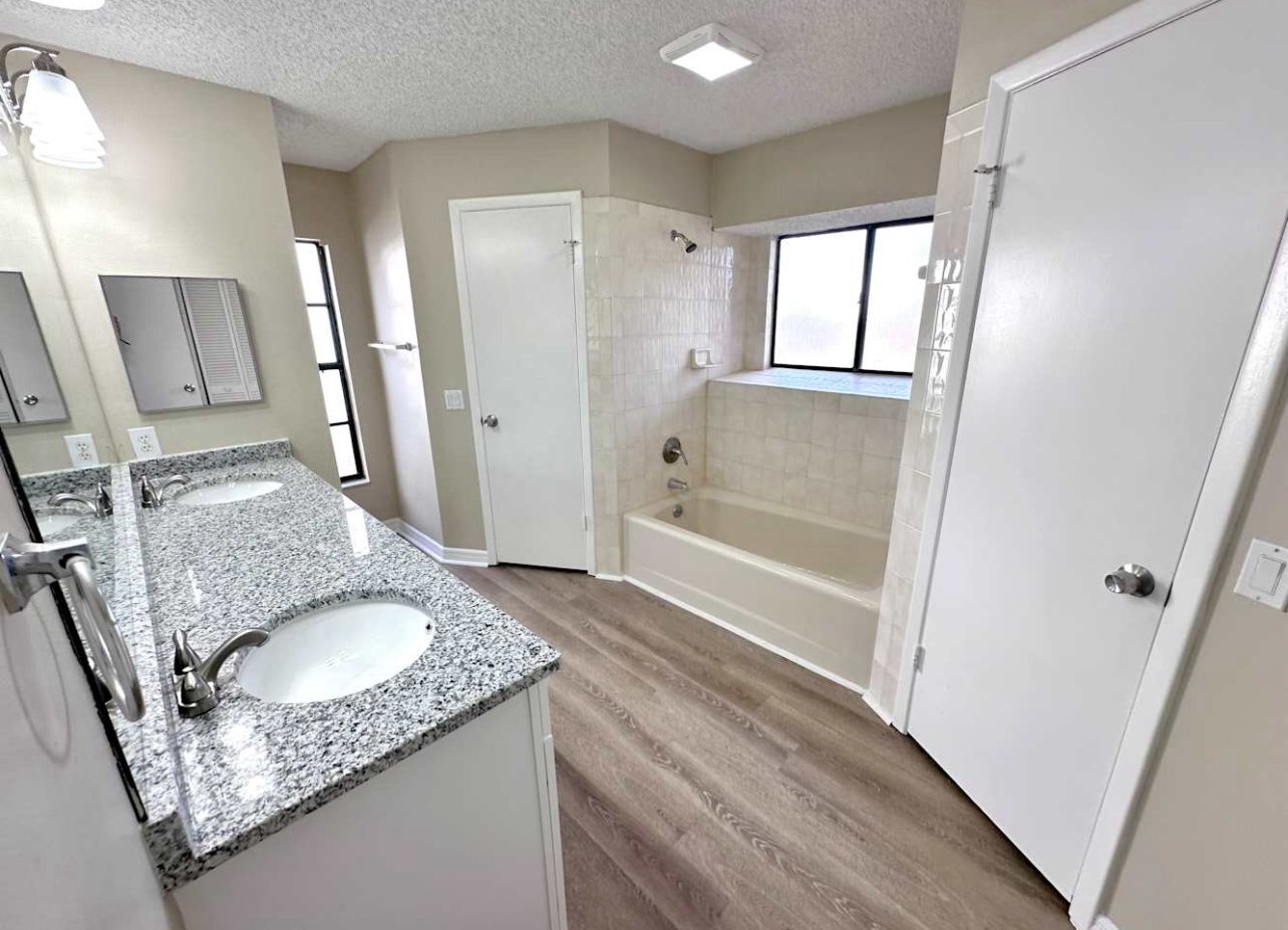 Building Photo - 1911 Coral Tree Ct