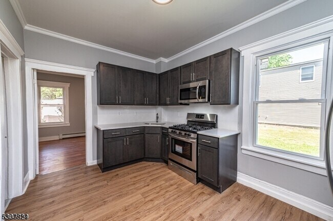 Building Photo - 1099 Ringwood Ave