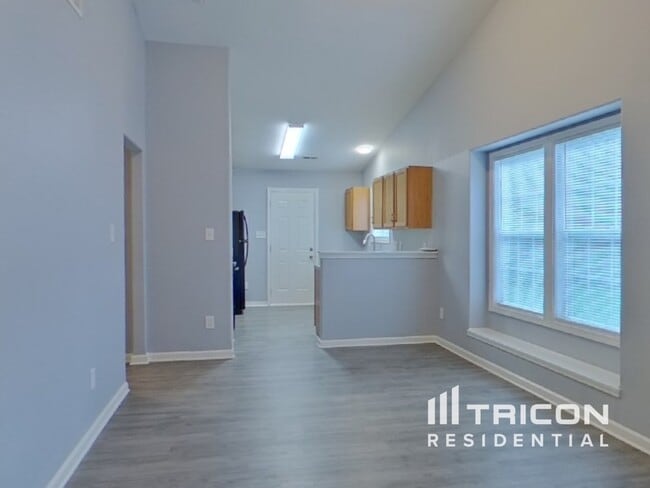 Building Photo - 10429 Hugue Way