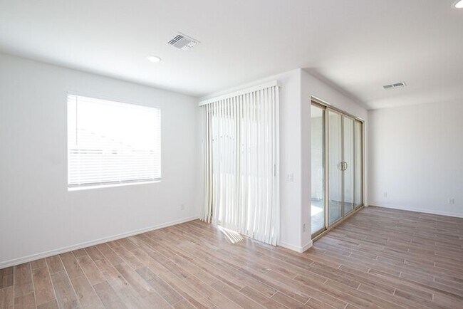 Building Photo - MOVE IN SPECAILS!! ONE MONTH RENT FREE!! Laveen Home Up For RENT! 4BD 2.5 BA