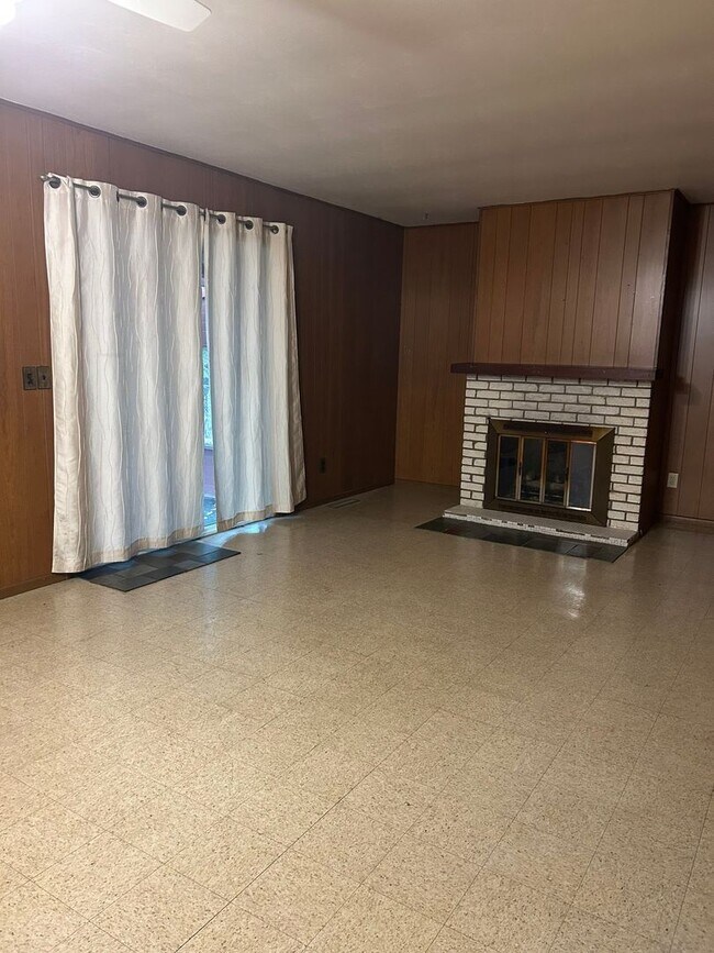Building Photo - 3710 Hickory Ln