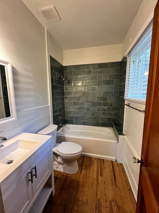 Building Photo - 2 Bed | 2 Bath Single Family Home