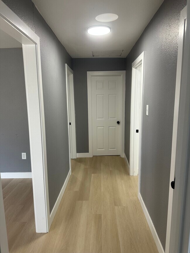 Building Photo - SMRSB