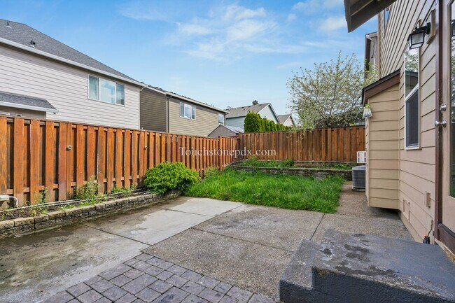 Building Photo - Spacious 4 BR 2.5 BA Home in Damascus