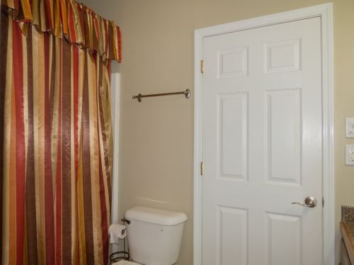 Building Photo - 617 E School St