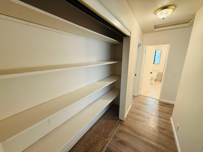Building Photo - Pet Friendly 4 bed 2 bath house for rent at 1222. Jobs Peak