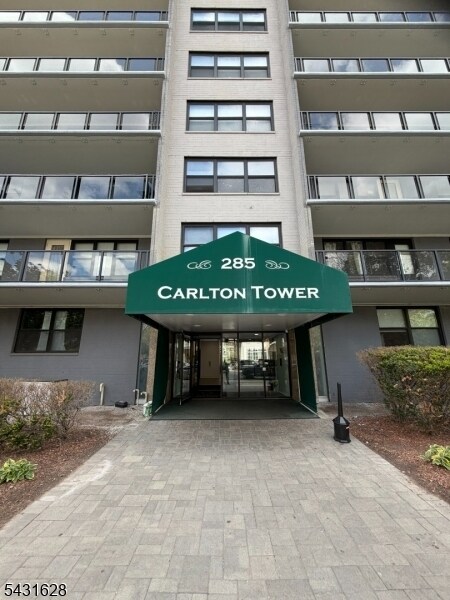 Building Photo - 285 Aycrigg Ave