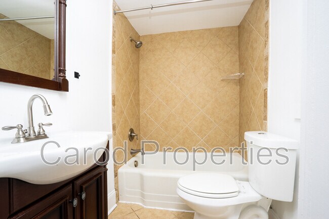 Building Photo - 3338 Eastway Dr