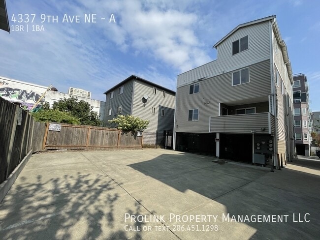 Building Photo - 4337 9th Ave NE
