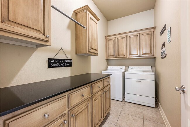 Building Photo - 2616 S Everest Ave