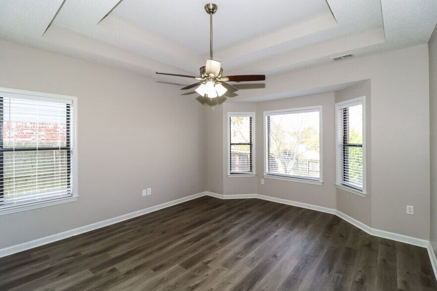 Building Photo - 300 Mossy Springs Dr