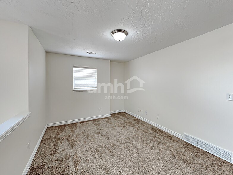 Building Photo - 10454 Sugarloaf Dr