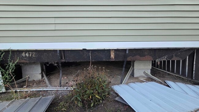 Building Photo - 52224 Quaker Hill Ln